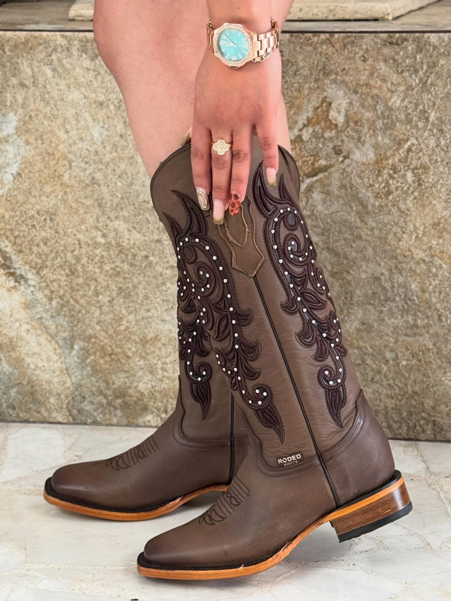 BOTA BULLDOG BORDADO 3D PIEL ORIJINAL